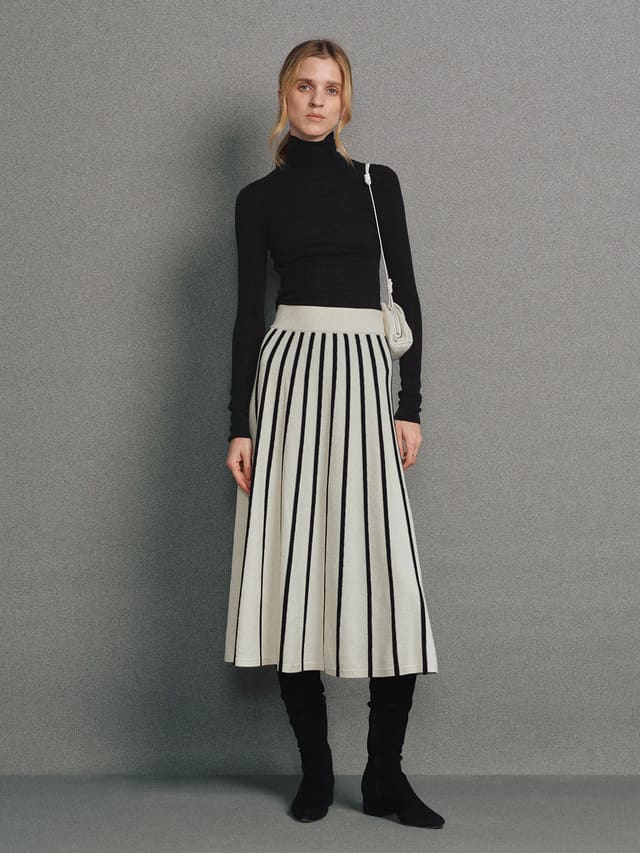 CYNTHIA｜Black and White Vertical Stripe A-Line Knit Dress-Model front view-01