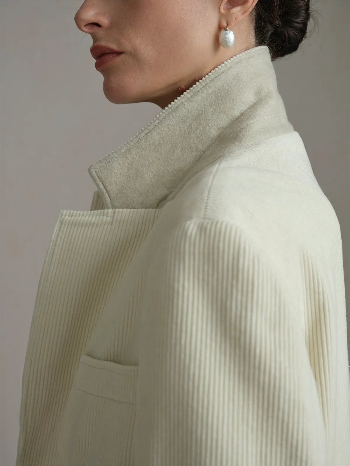 Side profile close-up of KIMBERLEY blazer collar and shoulder seam