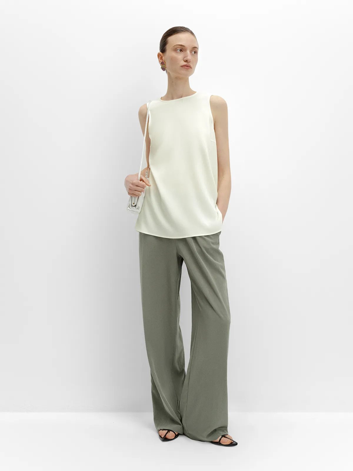 Full-body look: model wearing andreatang PATRICIA wide-leg trousers with ivory sleeveless top and black sandals