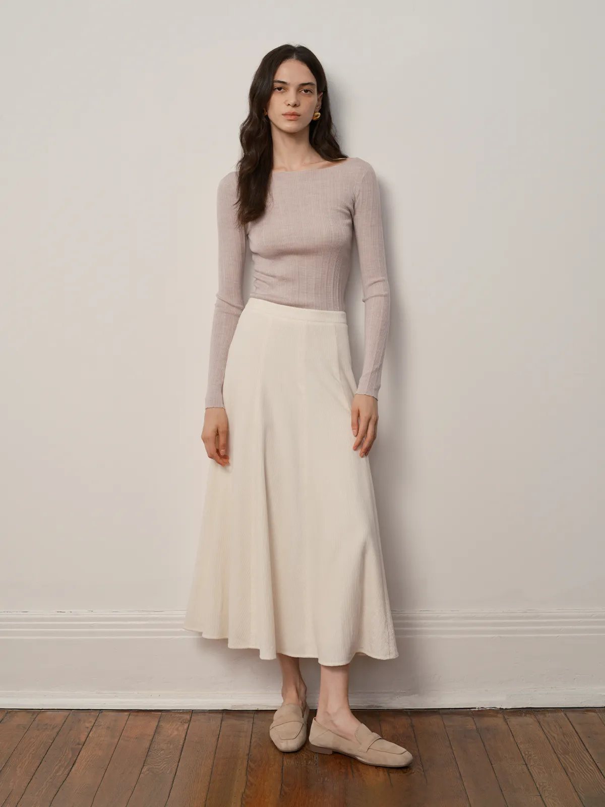 Model wearing Andreatang THERESA boat neck slim fit knit top with cream midi skirt and loafers