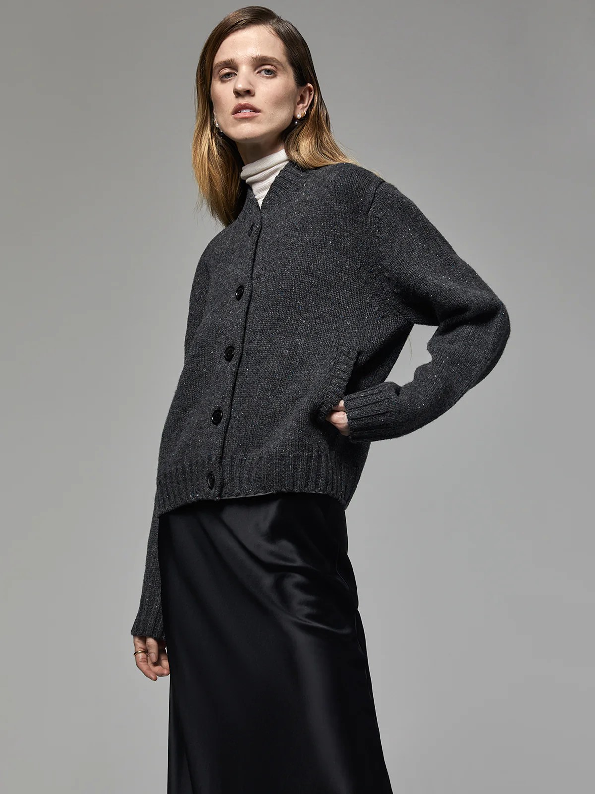 FLAVIA｜Merino Wool Baseball Cardigan-Model side view-03