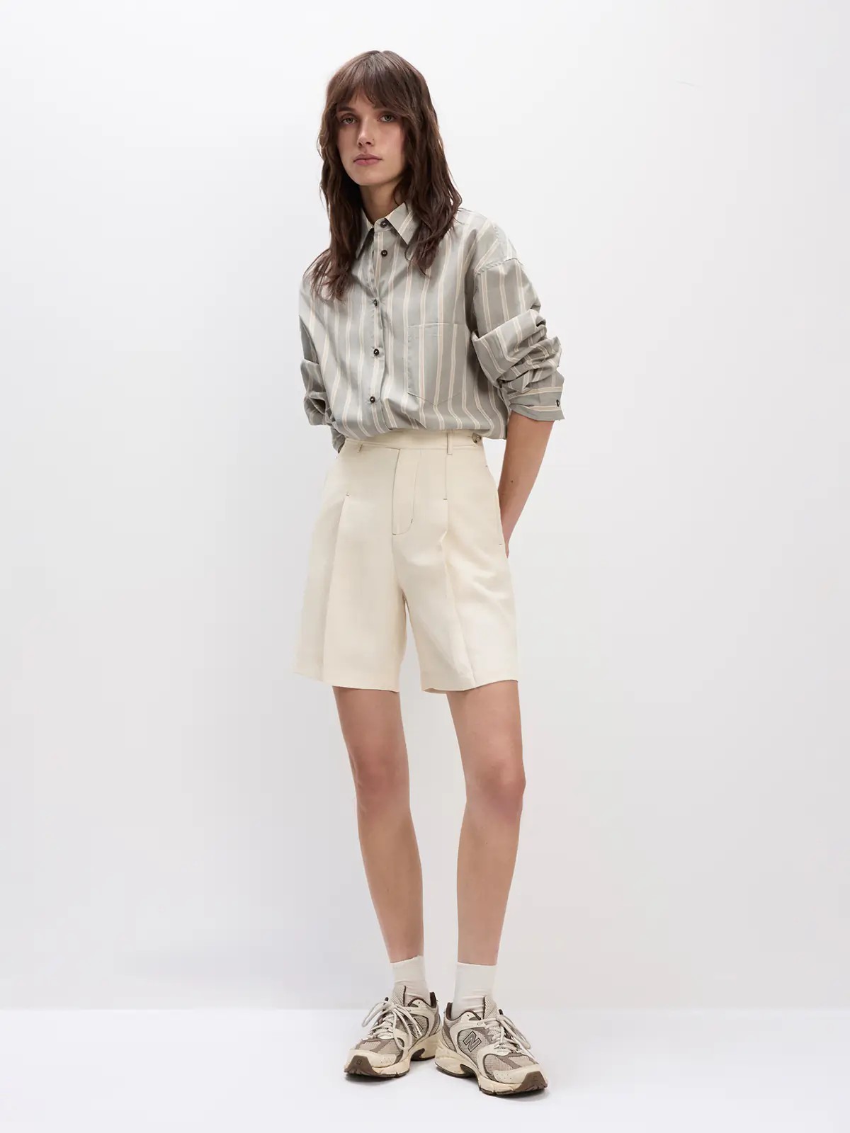 BLANCHE｜100% Cotton Stripe Oversized Shirt-Model side view-02