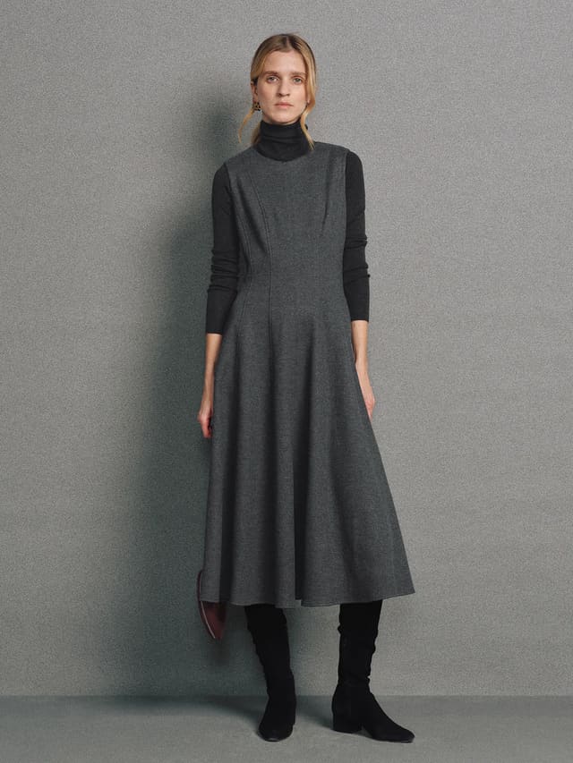 CATHERINE｜Sleeveless Wool Knit A-Line Dress-Model front view-01