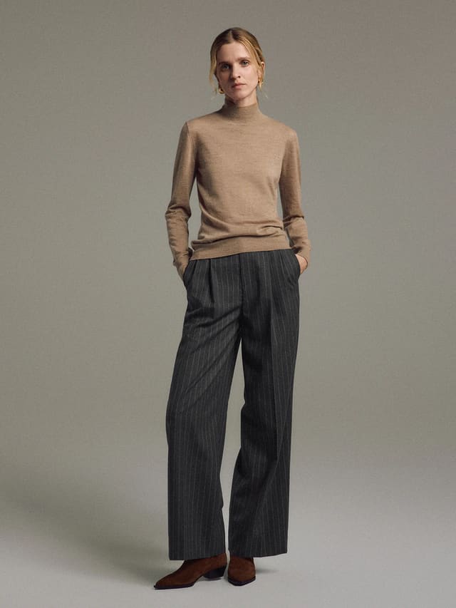 LORRAINE｜Wool Striped Wide-Leg Trousers-Model side view-04