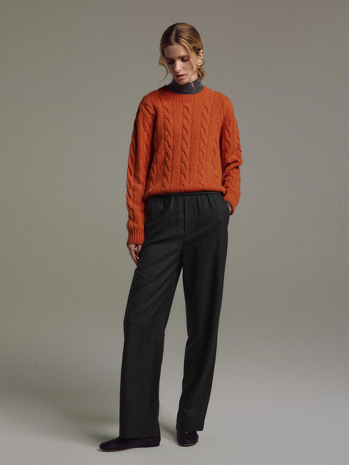 MAXINE｜Wool-Blend Elastic-Waist Straight Trousers-Model side view-03