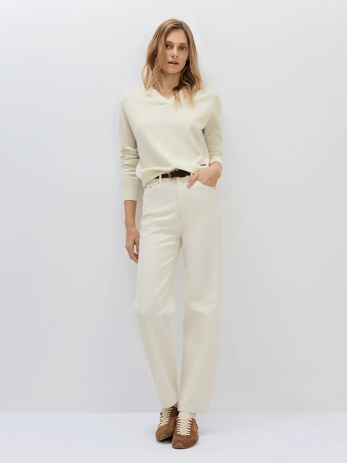 AISHA｜Denim-Look Casual Curved-Leg Trousers-Model front view-02