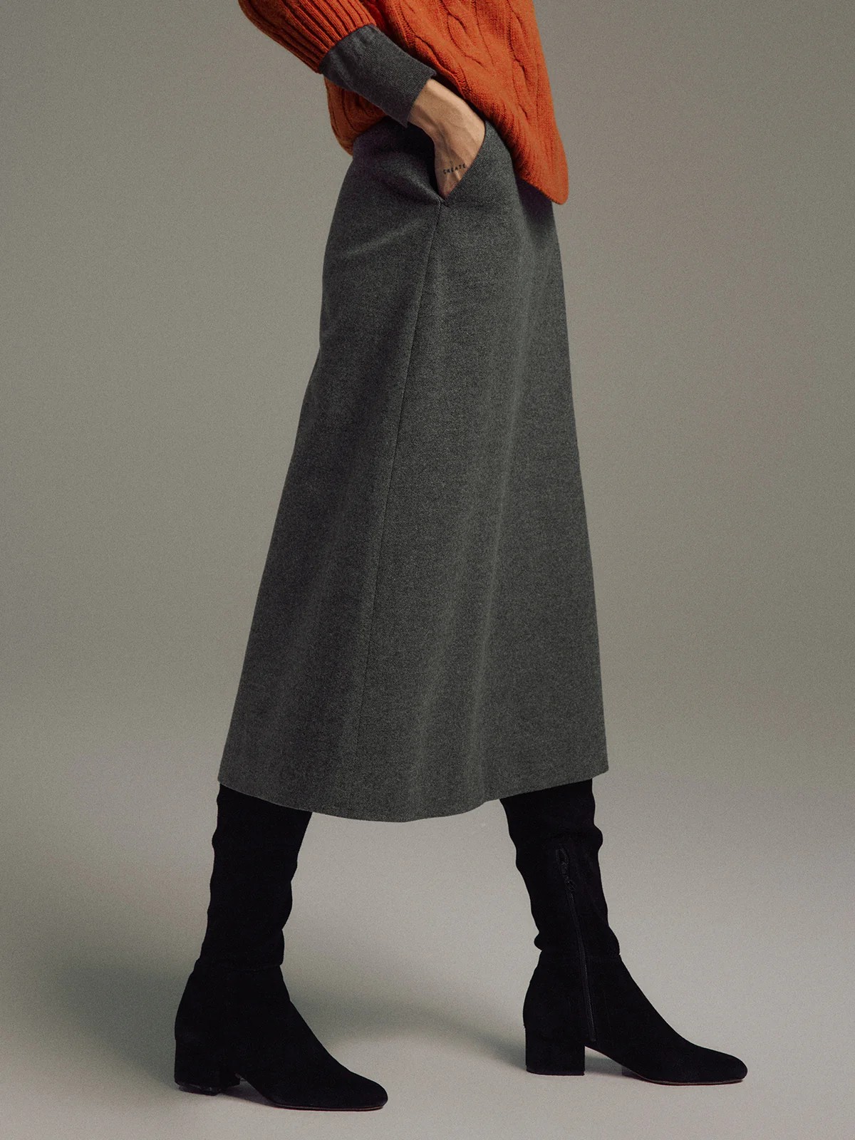 RENATA｜Wool-Blend A-Line Midi Skirt-Model side view-04