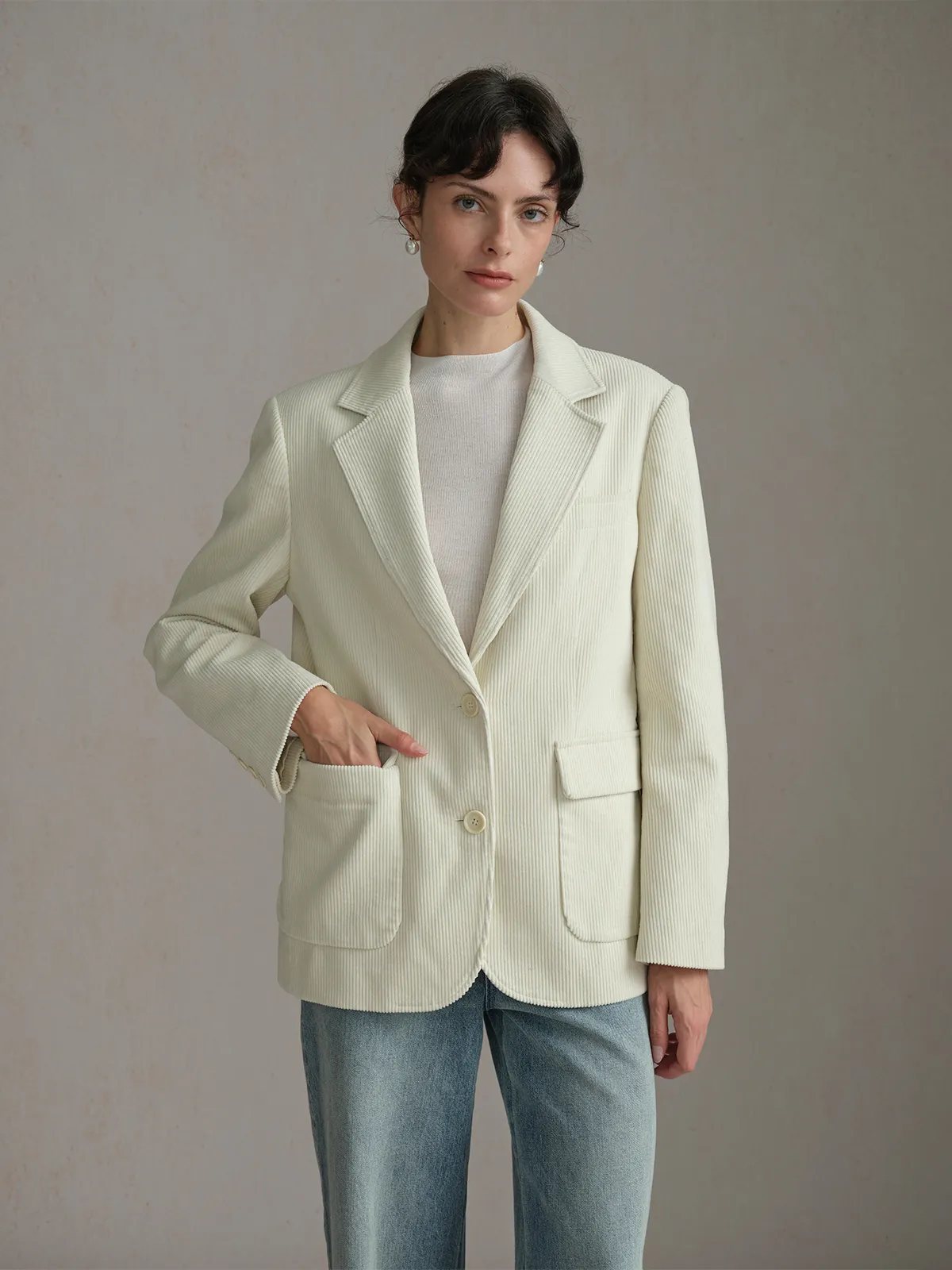 Model wearing KIMBERLEY blazer closed, hand in pocket, side-front angle