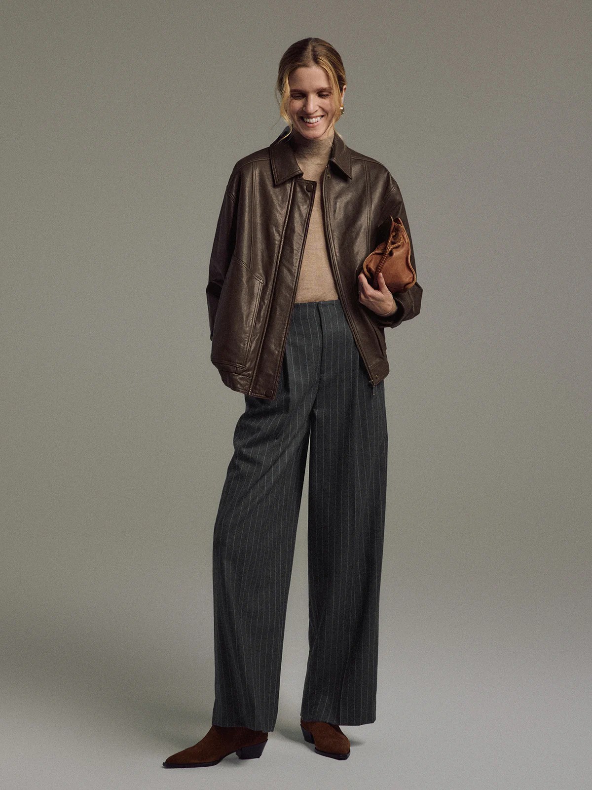 LORRAINE｜Wool Striped Wide-Leg Trousers-Model side view-01