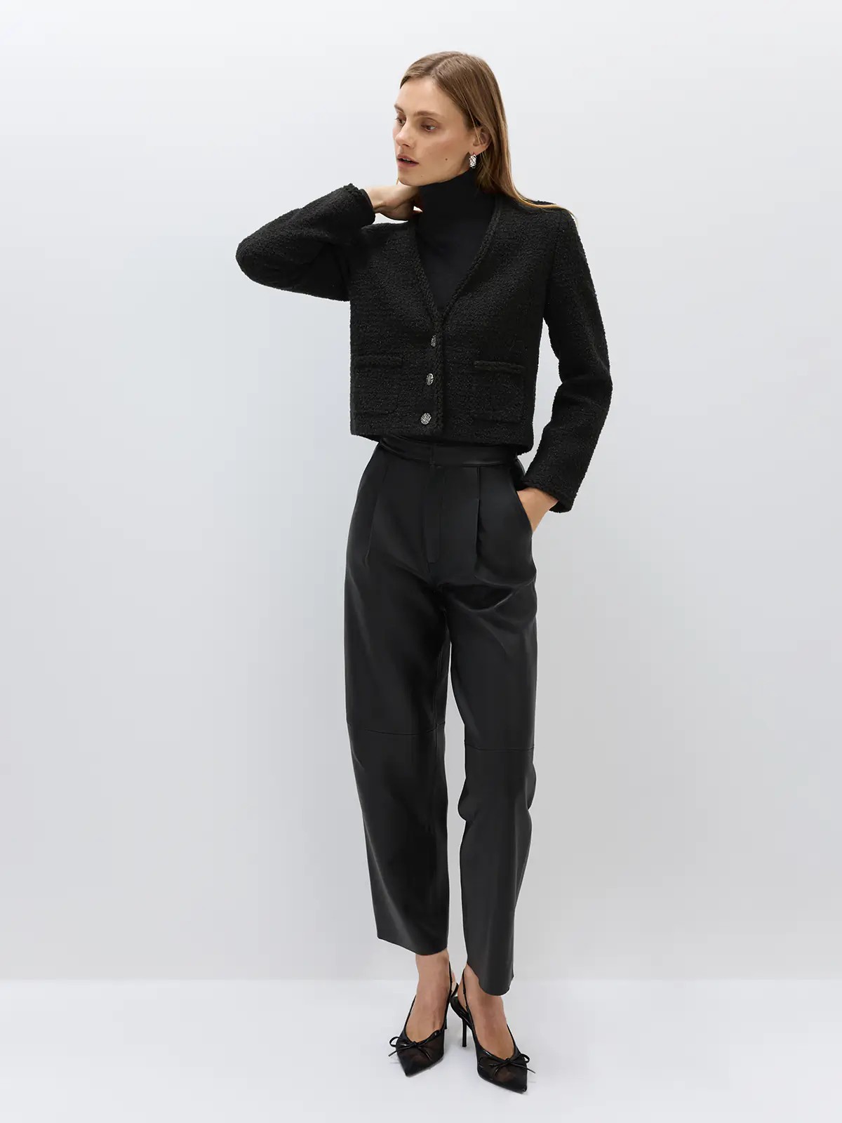 FRANKIE｜‌100% Sheepskin Leather Casual Pants-Model side view-03