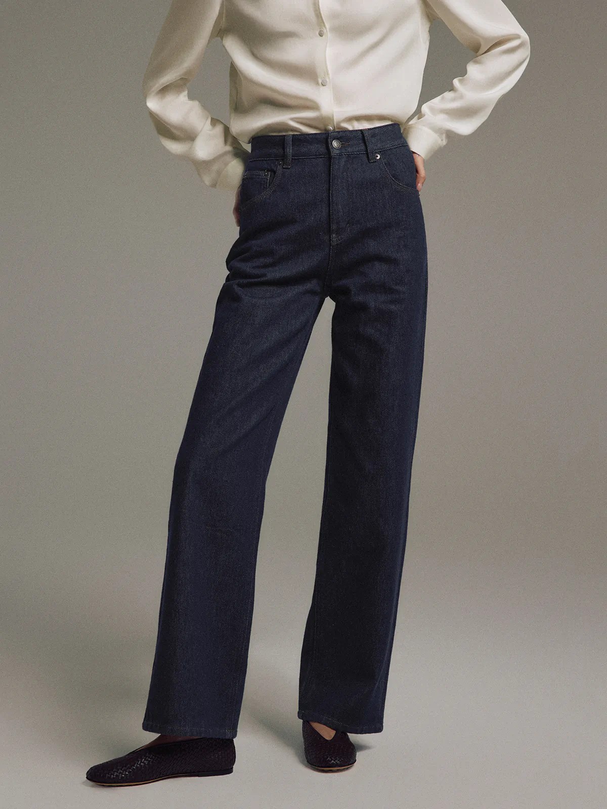 AGGIE｜Raw Denim Straight-Leg Jeans-Model side view-03