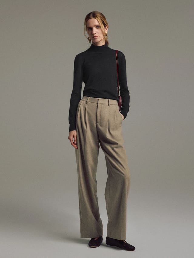 DALE｜Wool Blend Double-Pleat Straight-Leg Trousers-Model side view-01