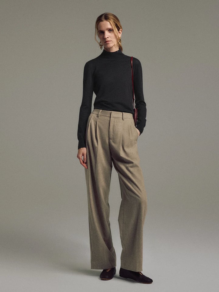 DALE｜Wool Blend Double-Pleat Straight-Leg Trousers-Model side view-01