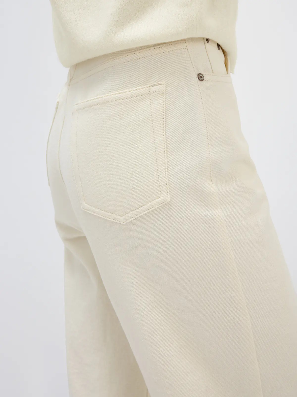 AISHA｜Denim-Look Casual Curved-Leg Trousers-Model side view-01