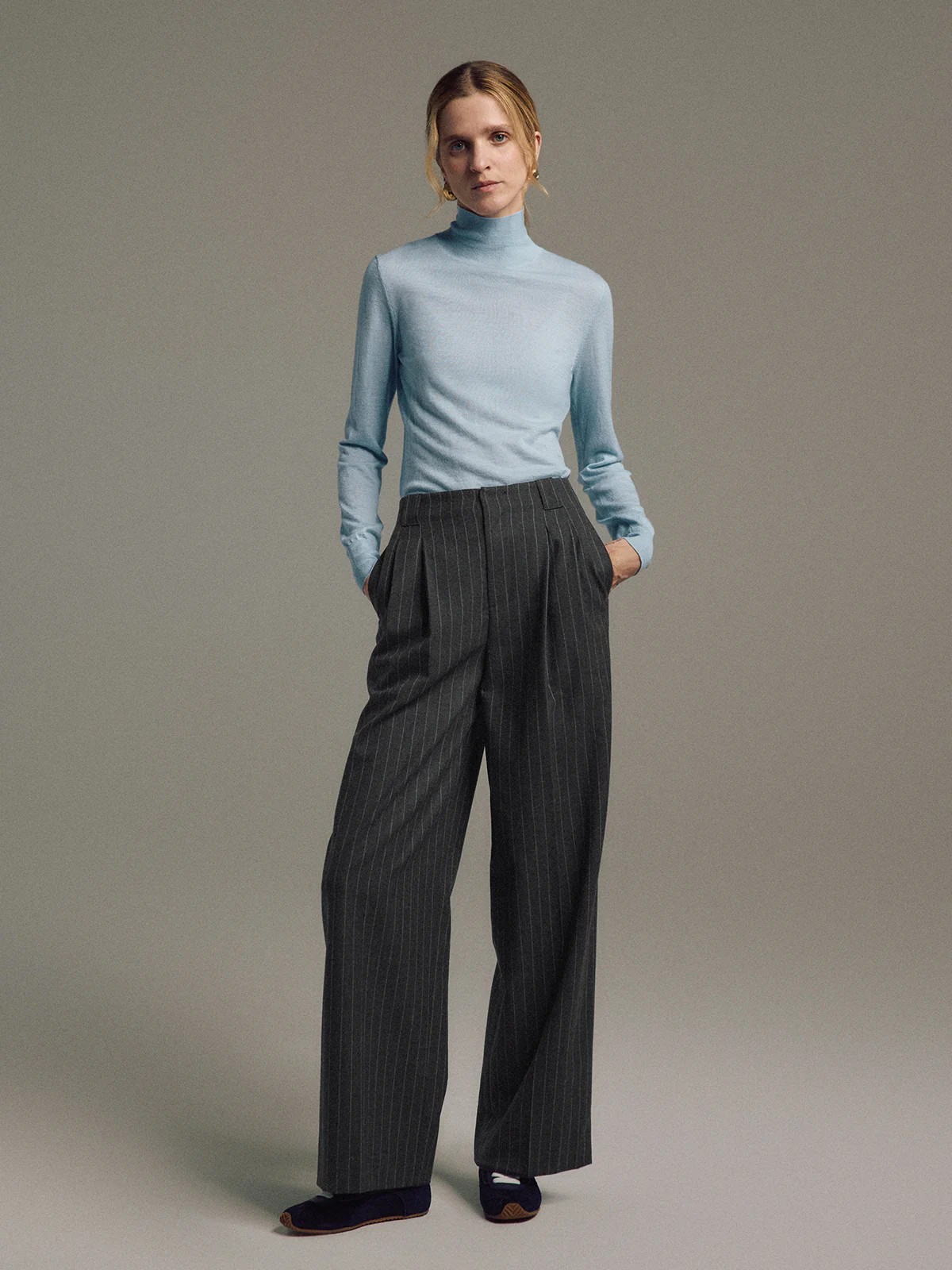 LORRAINE｜Wool Striped Wide-Leg Trousers-Model side view-02
