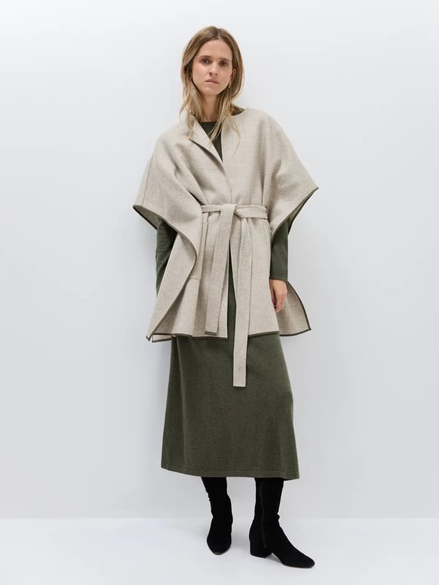 LANNY｜Cashmere Wool Blend Cape Coat-Model front view-01