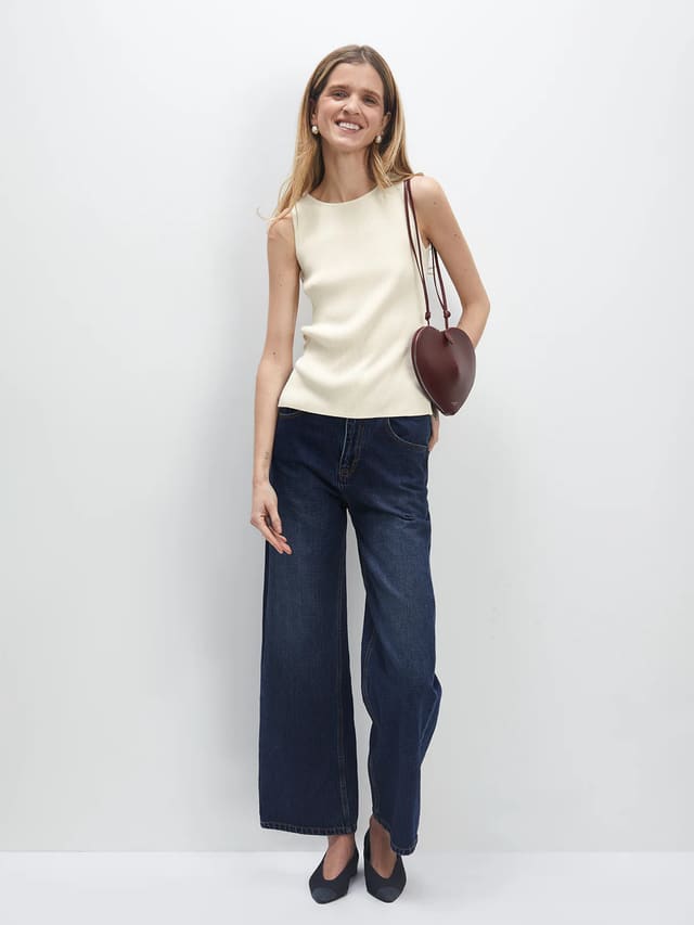 LOTUS｜Pure Cotton Wide-Leg Jeans-Model front view-01
