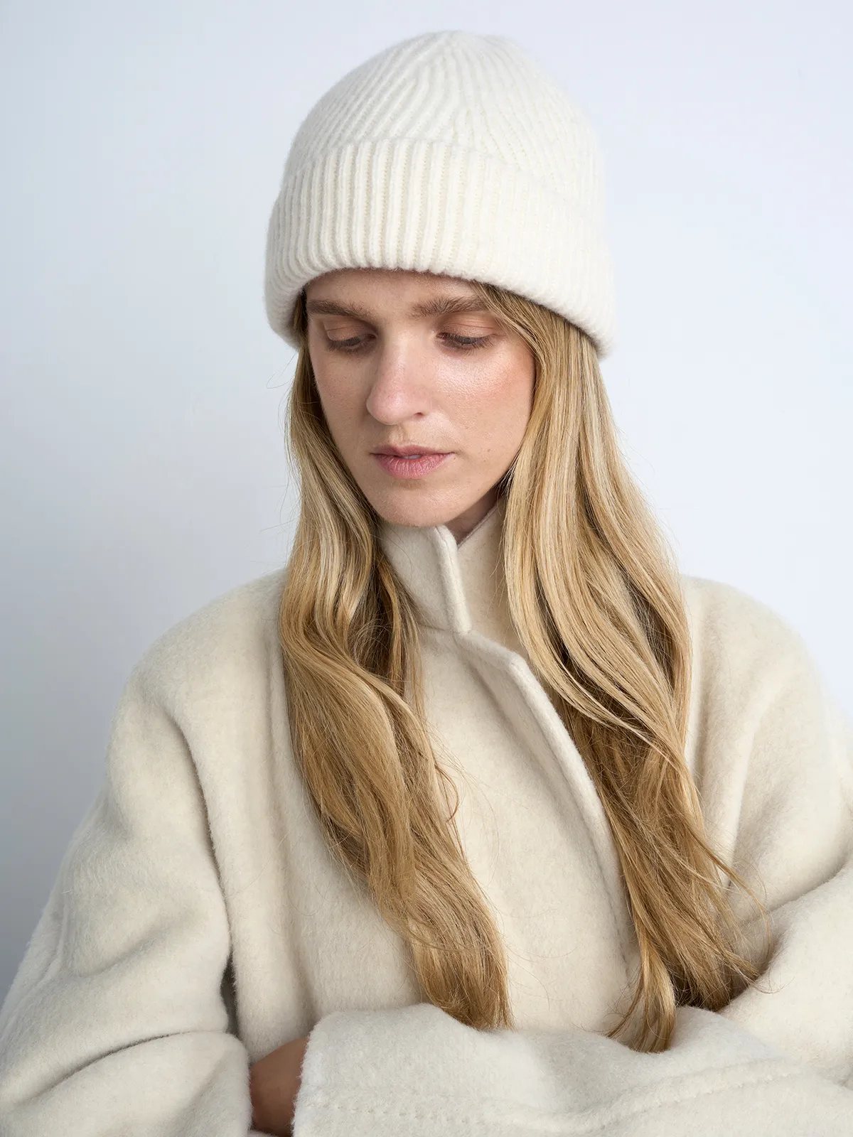 basic white merino wool knit hat - white Model front view