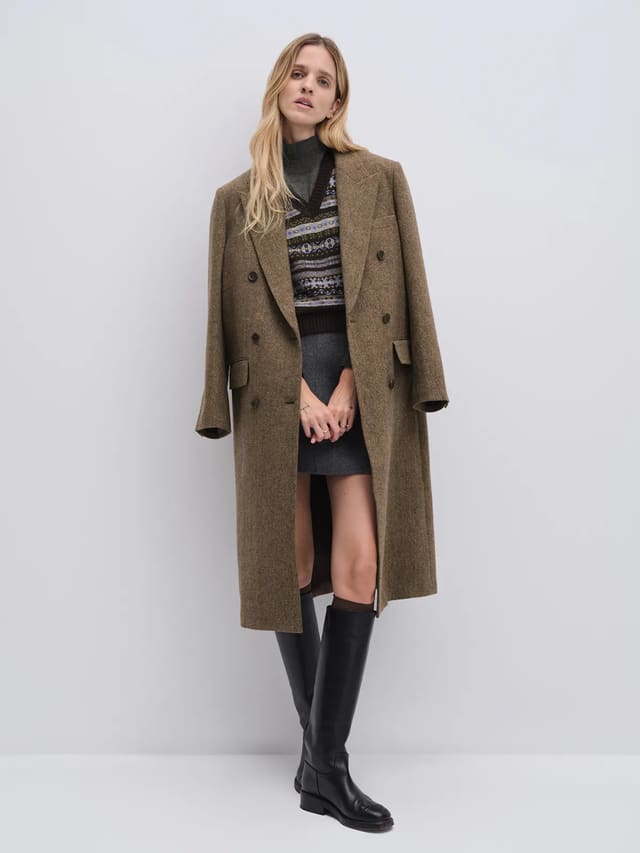 FAITHE｜Wool and Alpaca Tweed Long Coat-Model side view-01