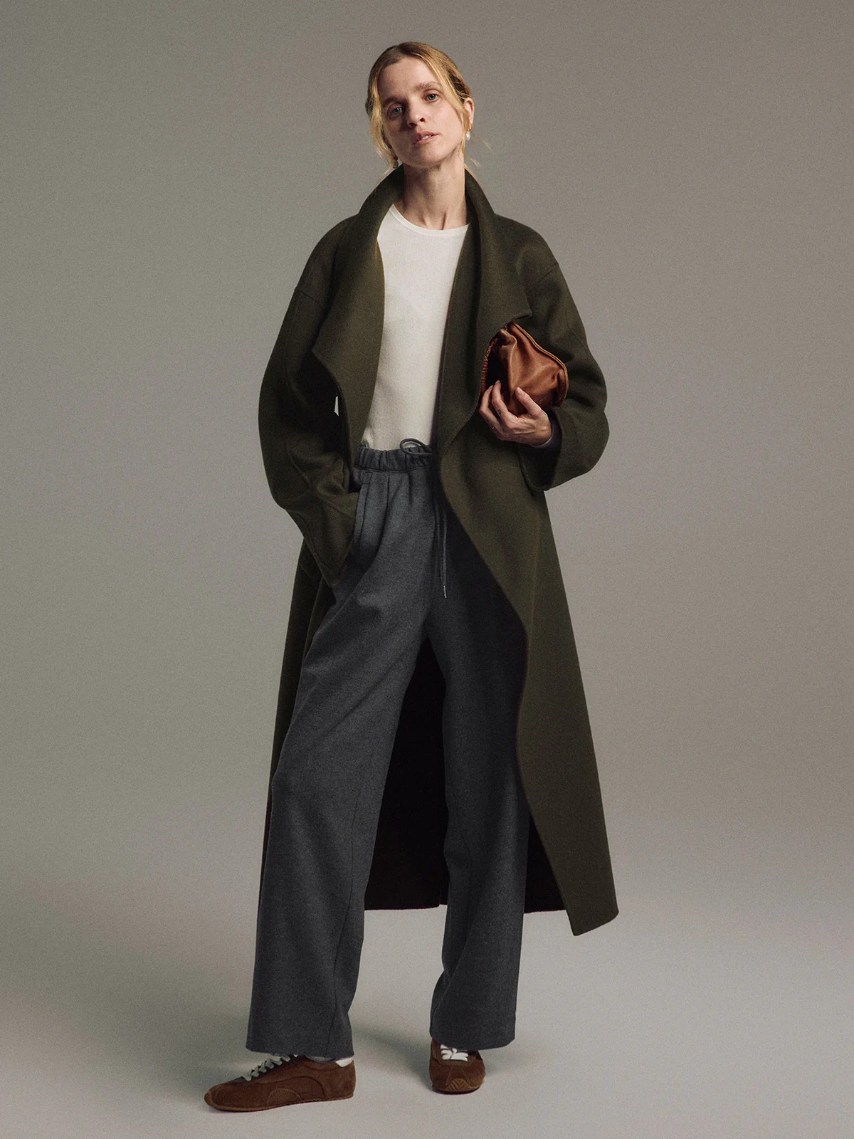 HEATHER｜Wool Blend Drawstring Waist Straight Trousers-Model side view-01