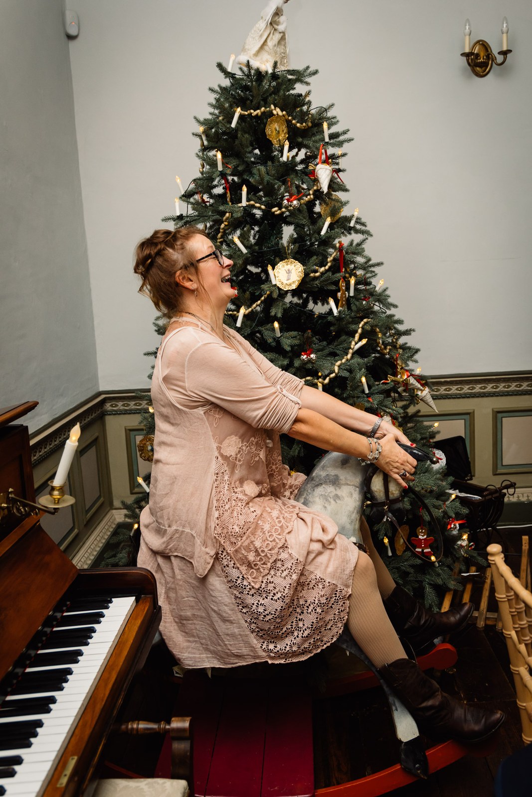 A guest larks about at the piano, laughing