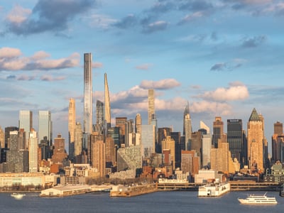 Panoramic view of Midtown Manhattan with its iconic skyscrapers under a cloudy sky.