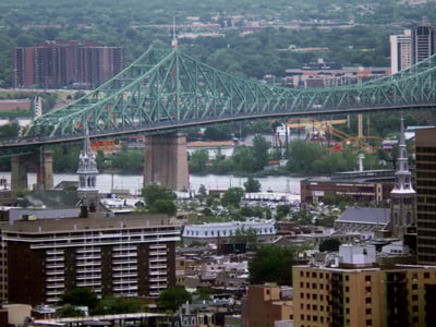 Jacques-Cartier Bridge overlooking the Centre-Sud neighborhood, connecting the city with its views of the Saint Lawrence River.