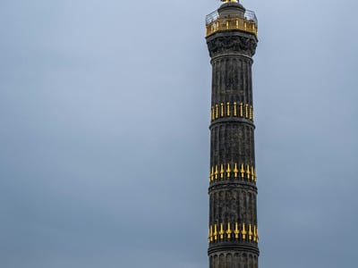 Column of Victory in Tiergarten, an emblematic monument overlooking the gray sky, a symbol of Berlin's history.