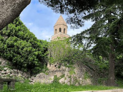 Medieval towers of Bovino, surrounded by greenery, revealing the architectural history of the region.