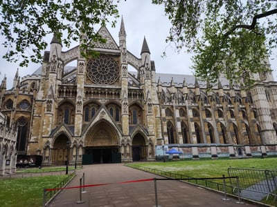 Impressive facade of Westminster Abbey, showcasing Gothic architecture and the famous rose window.