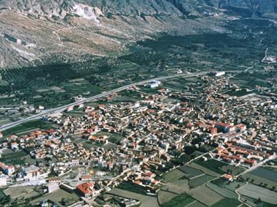 Vue aérienne de Dúrcal, montrant son agglomération et les paysages environnants, reflet de la beauté de l'Andalousie.