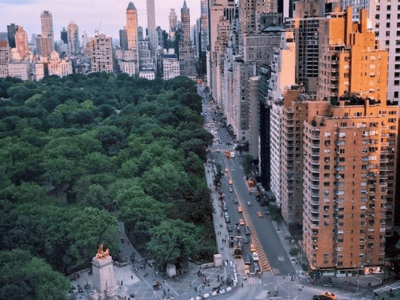 Panoramic view of Columbus Circle, with lush Central Park and the iconic skyscrapers of New York in the background.