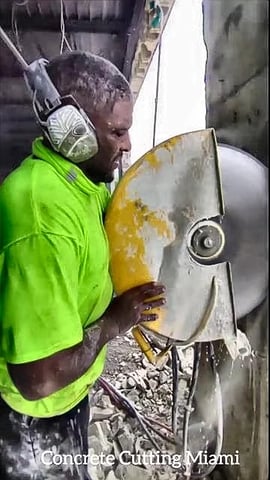 Play video: Trimming some columns in a construction site in Hialeah