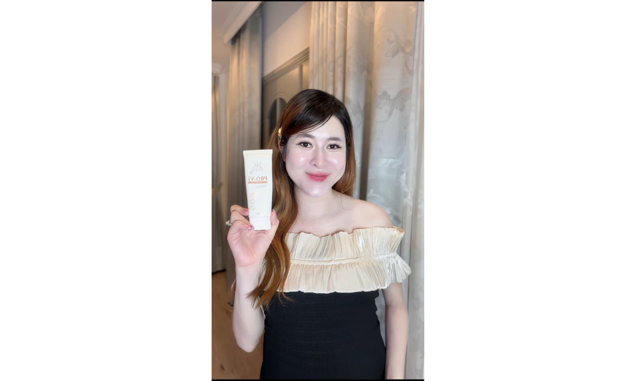 DA DẦU CÓ NÊN DÙNG SỮA RỬA MẶT MẠNH ĐỂ “GIẢM DẦU”? BÍ QUYẾT LÀM SẠCH ĐÚNG GIÚP DA BỚT BÓNG NHỜN 