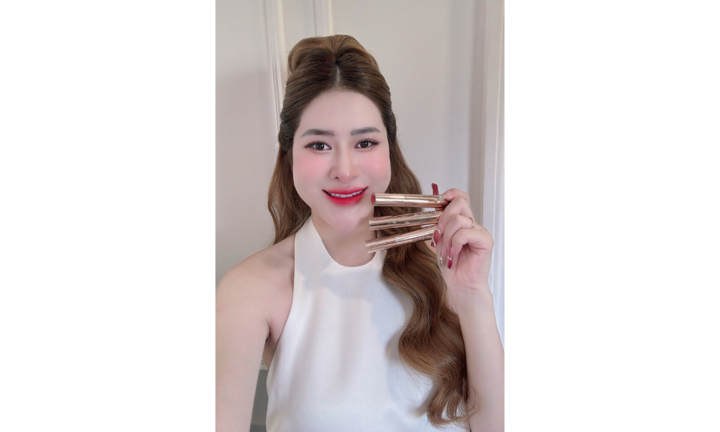 Ngày nào cũng bận, nhưng nhất định không quên thoa son Moaz