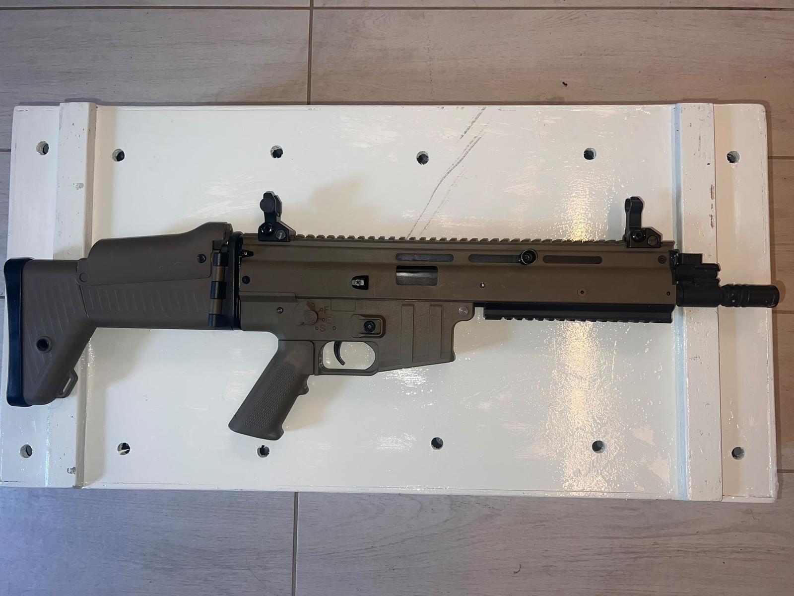 Fucile Airsoft scar classic army revisionato