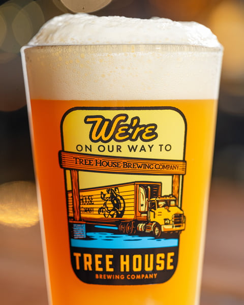 Day four of Glassuary features the second of four “Vintage Travel Decal” shaker pints designed by the crack design te…