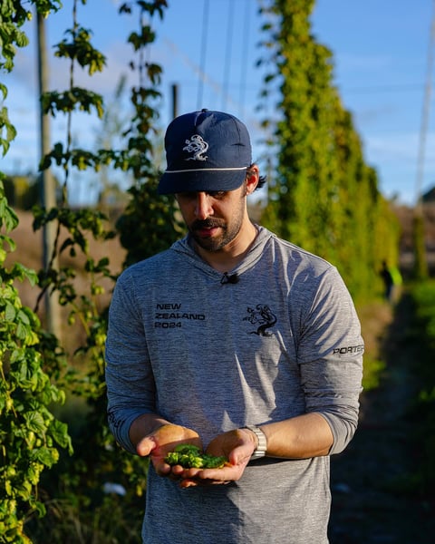 With the trip’s energy reaching a fever pitch, we arrived @freestylehops in Upper Moutere, where Freestyle Managing D…