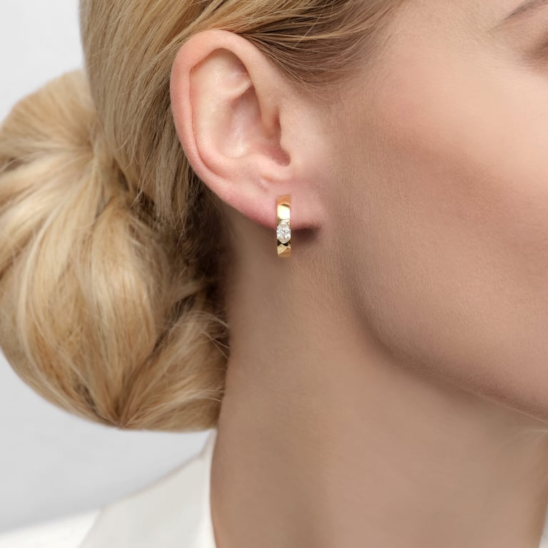 Il Ponte Diamant Ohrschmuck aus 18 Kt Gelbgold mit Diamanten, am Ohr getragen