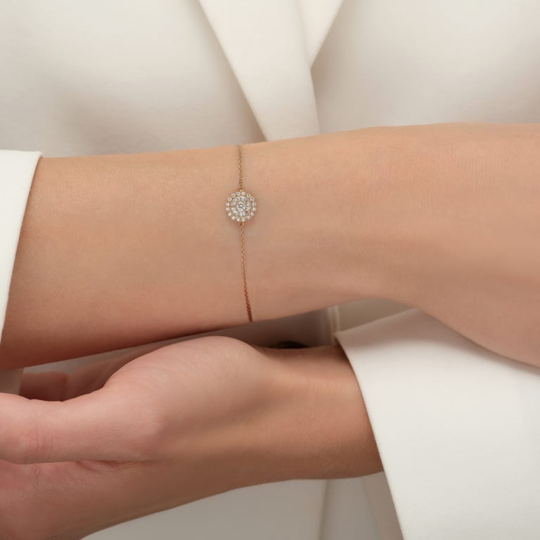 Bloom X-Small Armschmuck aus 18 Kt Roségold mit Diamanten, am Handgelenk getragen