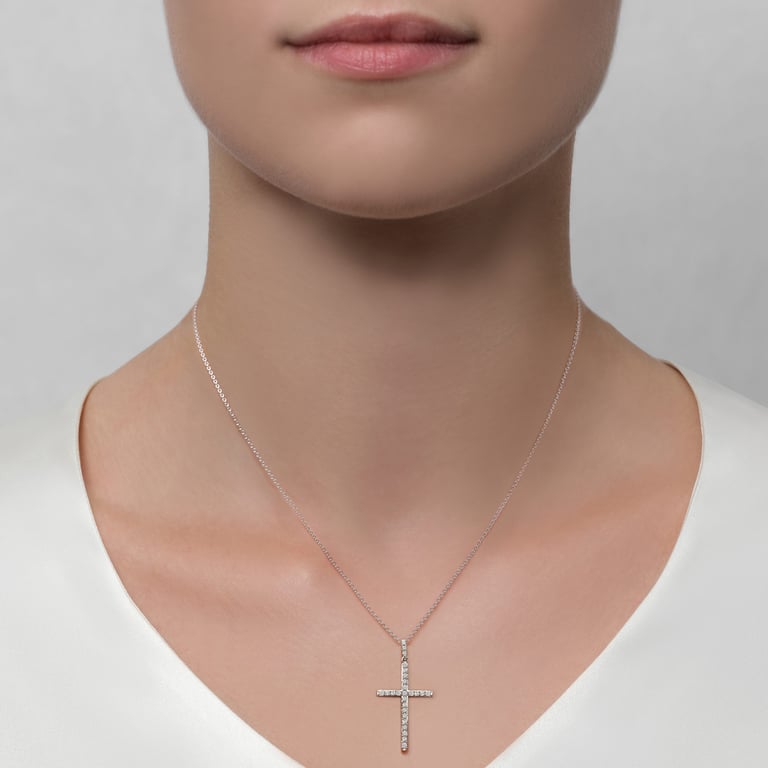 Kreuz aus 18 Kt Weißgold mit Diamanten, am Hals getragen
