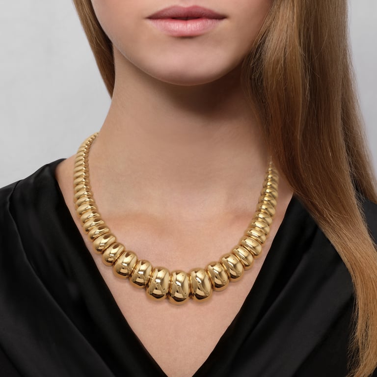 Or'Diva Collier aus 18 Kt Gelbgold, am Hals getragen