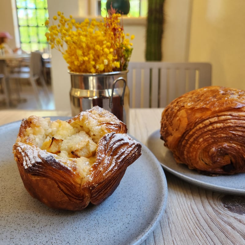 tulip-pastry-with-apple.jpg