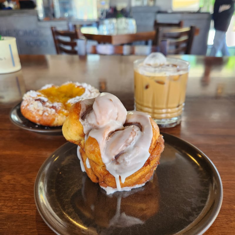 flaky-cinnamon-roll.jpg