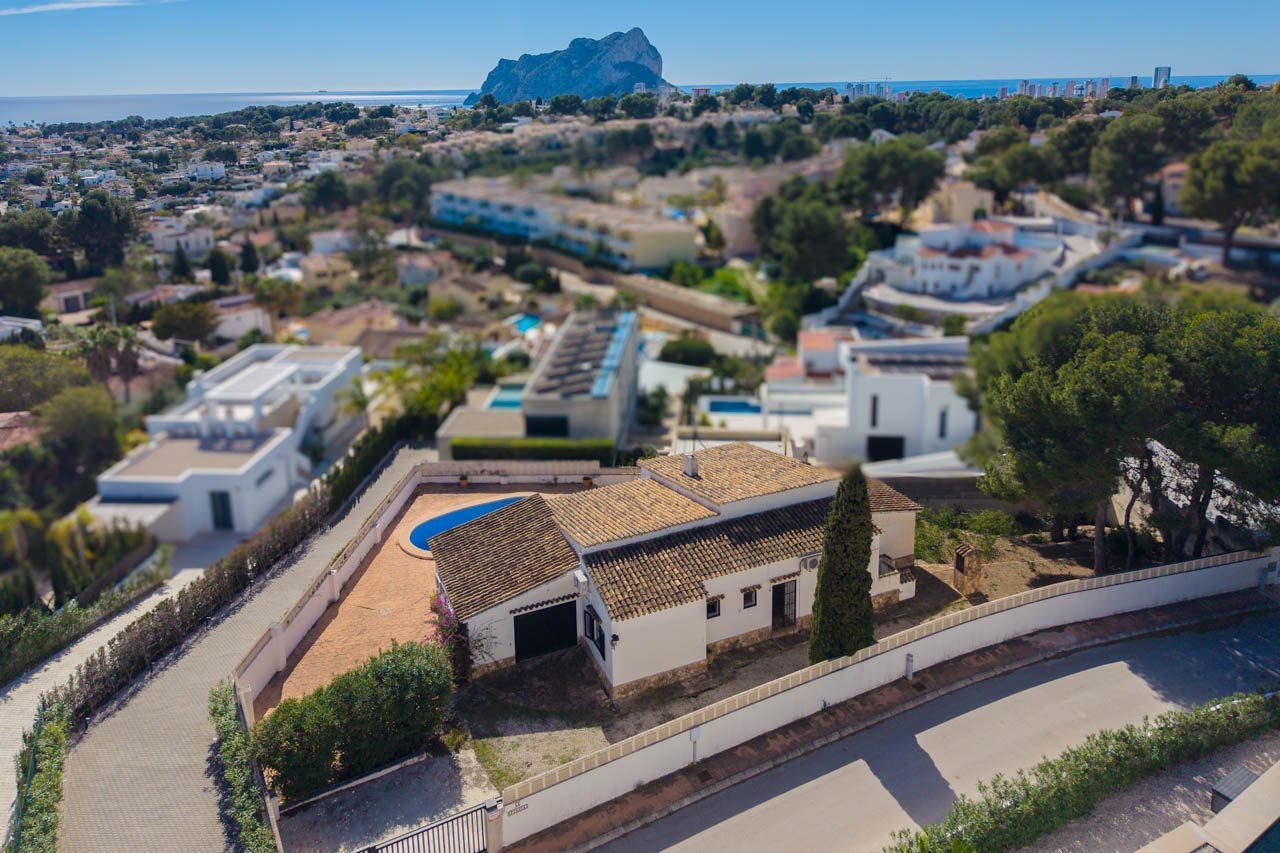 Villa Qila — 3 dormitorios, 4 baños con vistas al mar