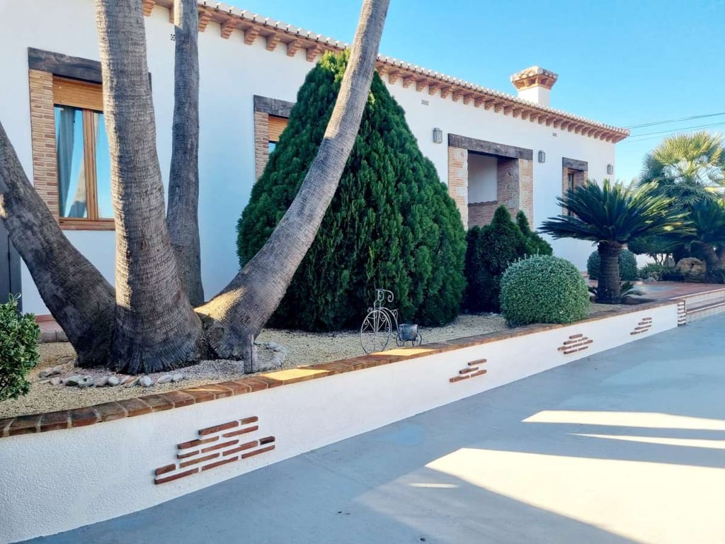 1 · Lliber ·  1.500.000€€ 1 · Lliber ·  1.500.000€€