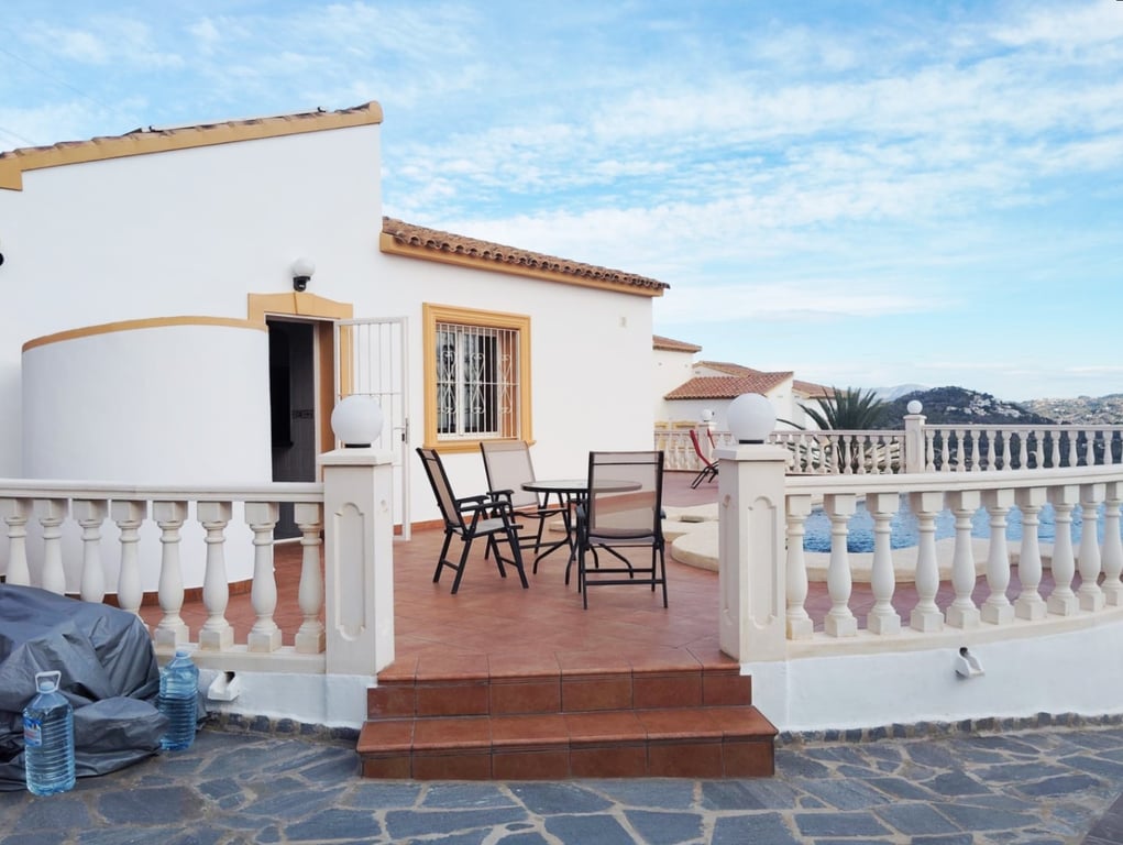 Villa en venta con 4 dormitorios y piscina en Calpe, con vistas al mar. - 33