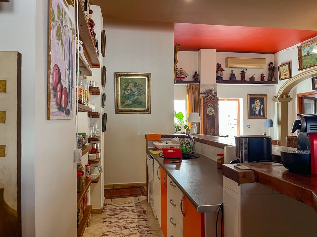 Casa a la venta en Dénia con licencia activa de restaurante en Las Marinas, a 500 m del mar, km - 37