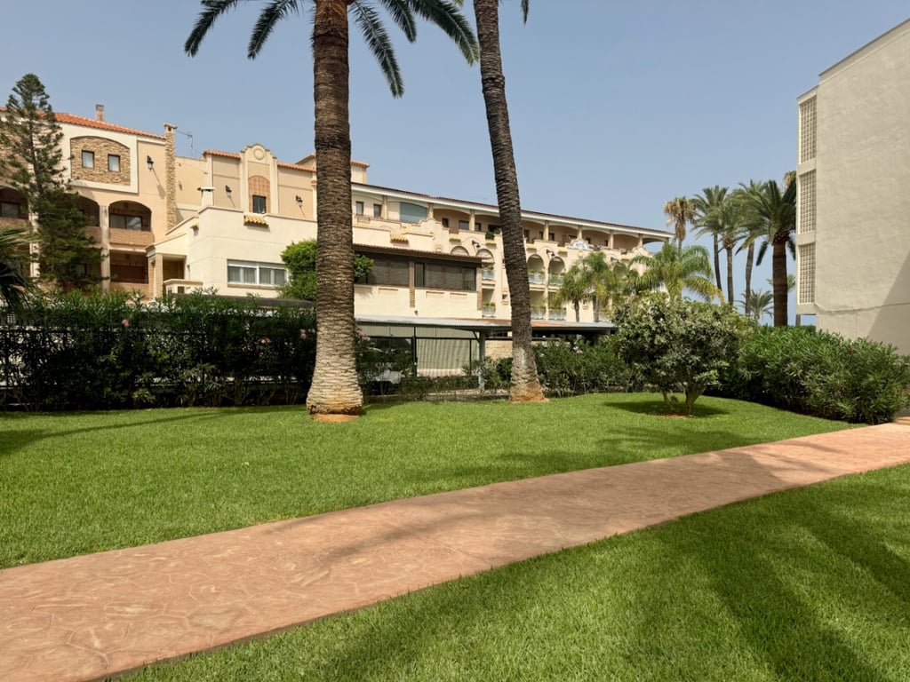 Apartamento en venta de 3 habitaciones con piscina en Denia - 38