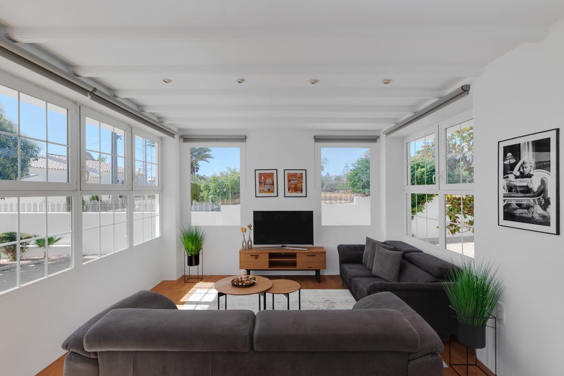 Propietat Rara a Calpe: Vila de Luxe Renovada + Casa per a Convidats en un Immens Terreny de 2,100 m²! - 11